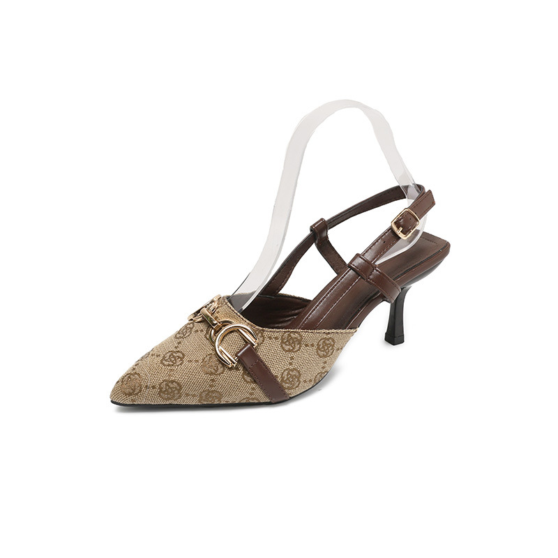 👠✨💃 OFFERTA SPECIALE -50%! Décolleté a punta con catena metallica – tacco a spillo, cinturino posteriore e stampa monogramma