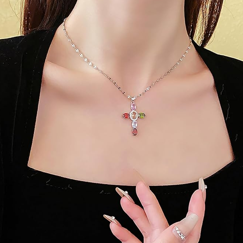 💎 50% DI SCONTO!! ✝️ Collana colorata con ciondolo a croce in strass – Brillantezza vivace, lunghezza regolabile e messaggio significativo ✨
