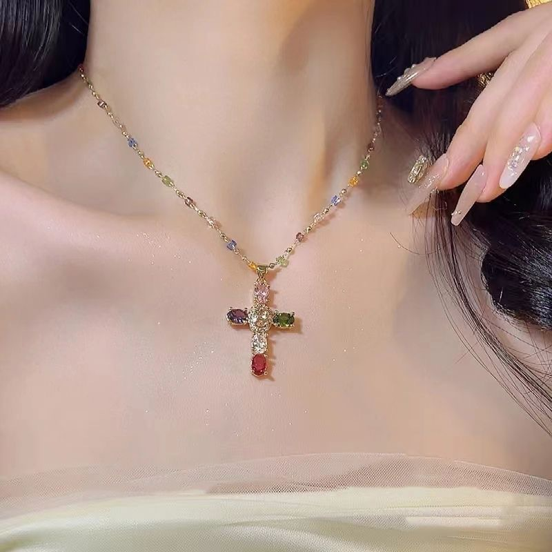 💎 50% DI SCONTO!! ✝️ Collana colorata con ciondolo a croce in strass – Brillantezza vivace, lunghezza regolabile e messaggio significativo ✨