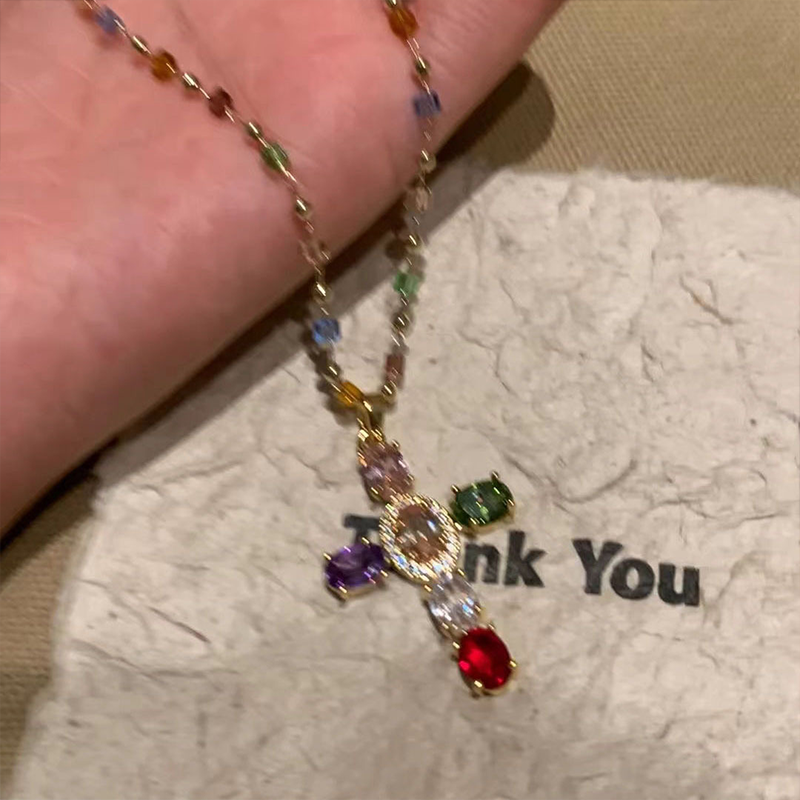 💎 50% DI SCONTO!! ✝️ Collana colorata con ciondolo a croce in strass – Brillantezza vivace, lunghezza regolabile e messaggio significativo ✨