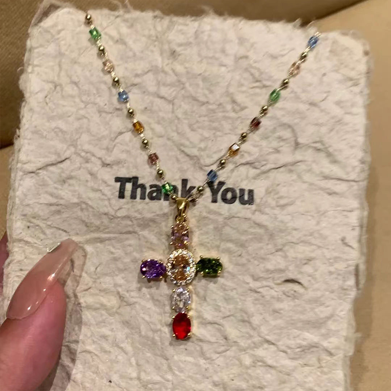 💎 50% DI SCONTO!! ✝️ Collana colorata con ciondolo a croce in strass – Brillantezza vivace, lunghezza regolabile e messaggio significativo ✨