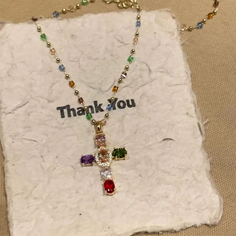 💎 50% DI SCONTO!! ✝️ Collana colorata con ciondolo a croce in strass – Brillantezza vivace, lunghezza regolabile e messaggio significativo ✨