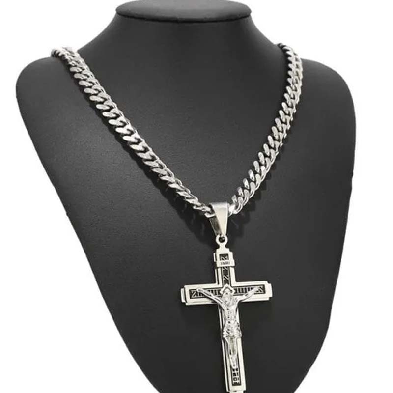 ✝️ SCONTO DEL 50%! ⏰ Collana a croce dall'eleganza raffinata e senza tempo – Realizzata con cura artigianale, in acciaio inossidabile e con una lucentezza delicata – perfetta per l'uso quotidiano o come regalo speciale 💛