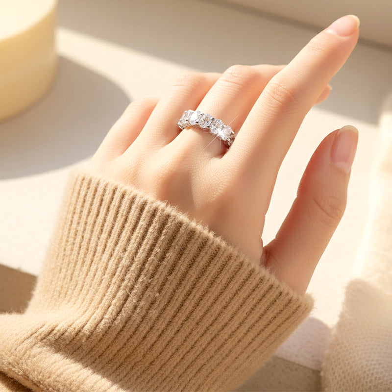 📢📢60% di sconto!!!🎅Anello alla moda con zircone scintillante Full Circle