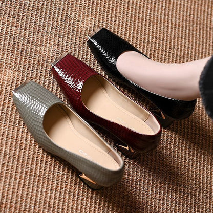 👠 Décolleté da donna con tacco a blocco effetto pelle di serpente – Punta quadrata, dettagli in metallo e comfort per tutto il giorno ✨