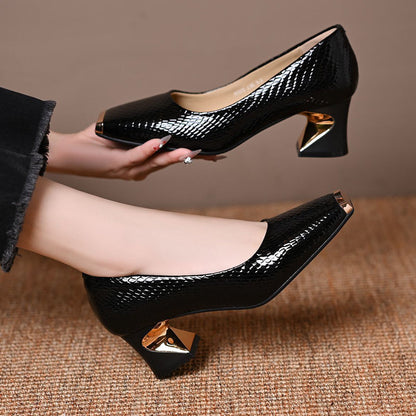 👠 Décolleté da donna con tacco a blocco effetto pelle di serpente – Punta quadrata, dettagli in metallo e comfort per tutto il giorno ✨