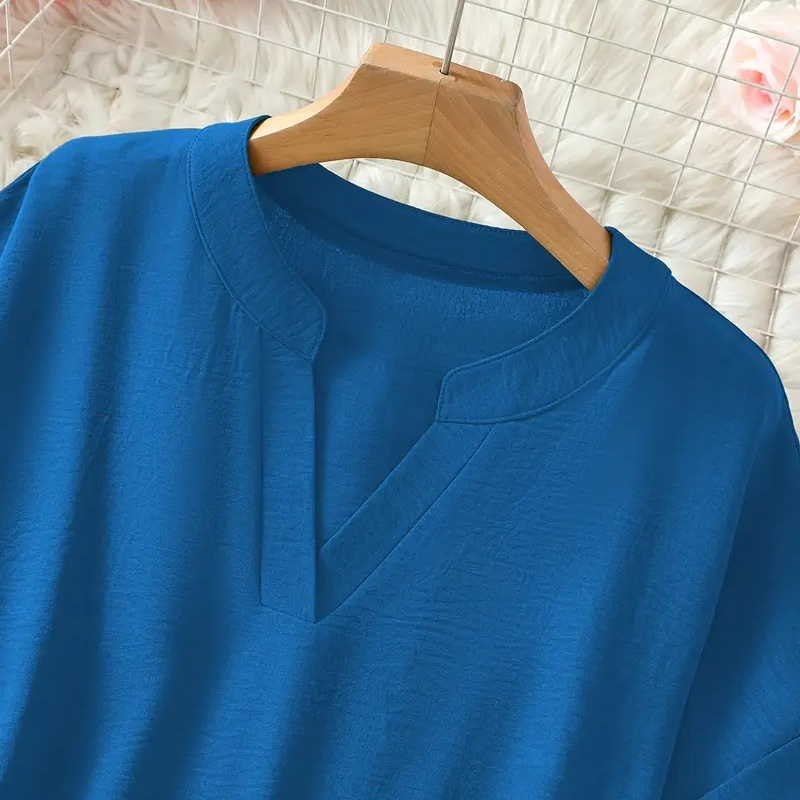 👚SCONTO DEL 60%! 🔥Top alla moda a maniche corte, ampio, con scollo a V profondo, orlo asimmetrico e tessuto leggero (5 colori, taglie dalla S alla 2XL) 🌸