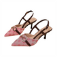 👠✨💃 OFFERTA SPECIALE -50%! Décolleté a punta con catena metallica – tacco a spillo, cinturino posteriore e stampa monogramma