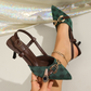 👠✨💃 OFFERTA SPECIALE -50%! Décolleté a punta con catena metallica – tacco a spillo, cinturino posteriore e stampa monogramma
