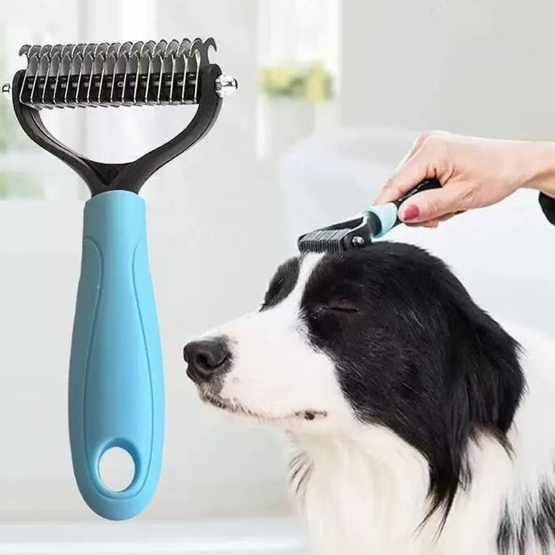 Pettine per la toelettatura degli animali domestici ✨ Un lato districa i nodi, l'altro rimuove il pelo morto. I denti arrotondati rimuovono facilmente il pelo, lasciando la pelle pulita con una sola passata 🧹