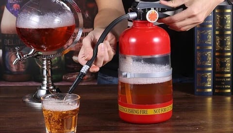 🧯 Dispenser di birra a forma di estintore da 2 litri ✨ Design unico, acrilico per uso alimentare, sistema di pompaggio manuale, ideale per feste e bar