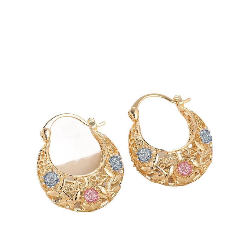💛 SCONTO DEL 50%! 🌙 Orecchini a cerchio a forma di mezzaluna placcati in oro con fiori smaltati – Delicati e dal fascino floreale, perfetti per un look elegante da tutti i giorni o come idea regalo 🌸