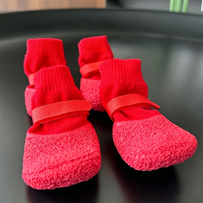 🐾 Scarpe impermeabili e antiscivolo per animali domestici | Protezione delle zampe resistente all'usura, al calore e al sale · Gomma testurizzata antiscivolo e anti-caduta
