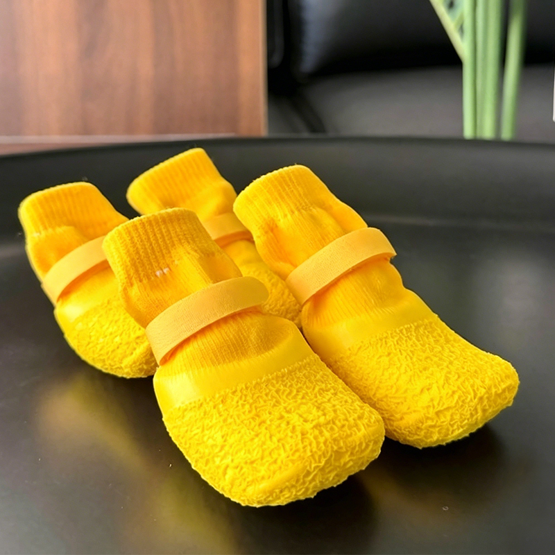 🐾 Scarpe impermeabili e antiscivolo per animali domestici | Protezione delle zampe resistente all'usura, al calore e al sale · Gomma testurizzata antiscivolo e anti-caduta