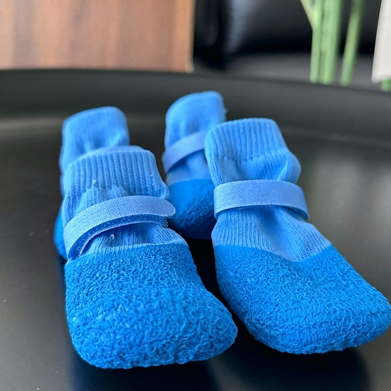 🐾 Scarpe impermeabili e antiscivolo per animali domestici | Protezione delle zampe resistente all'usura, al calore e al sale · Gomma testurizzata antiscivolo e anti-caduta