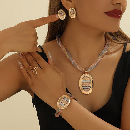 💎SCONTO DEL 50%! 📿 Elegante set di gioielli con strass composto da 4 pezzi, dal design scintillante 💛